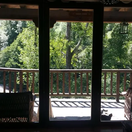 Del Ponton شاليه Trescares